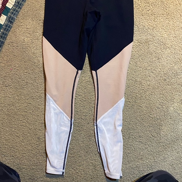 Fabletics blocked leggings and bra set - Picture 2 of 4